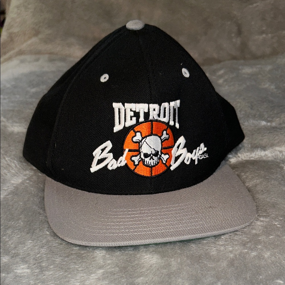 The Classic Black and Gray Hat